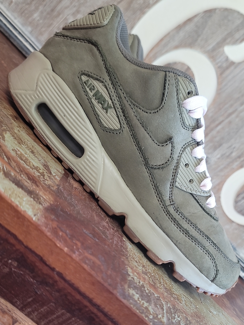 Nike Air Max 90 Winter Premium "Medium Olive/Pink" Wmns 6.5, Good Condition - Picture 13 of 16